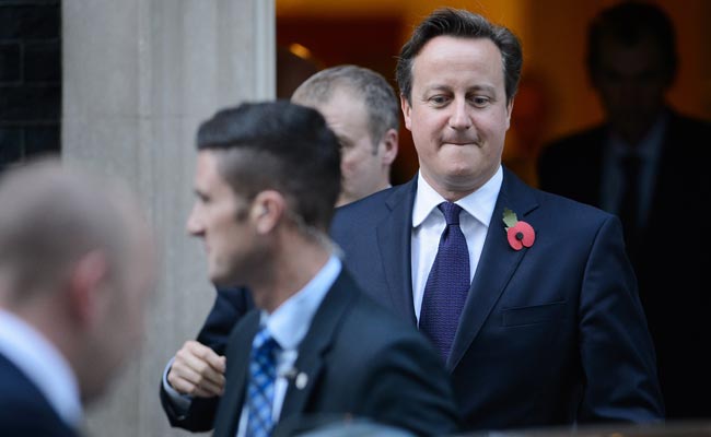 Security alert: man runs at British PM, David Cameron 