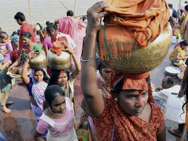 Thousands in Bihar Pray to Setting Sun on Chhath 