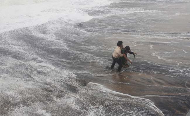 Cyclone Hudhud Kills 7, Now Heavy Rain Alert in States: 10 Developments