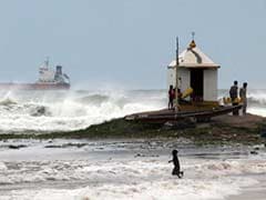 As Cyclone Hudhud Picks Up Speed, Thousands Evacuated in Andhra Pradesh
