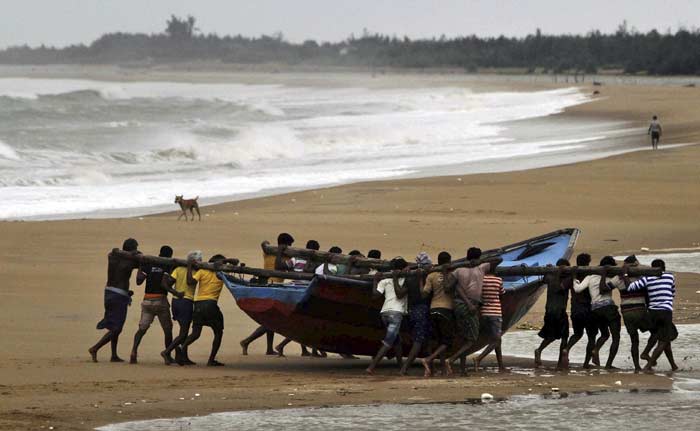 Cyclone Hudhud to Make Landfall Earlier Than Expected