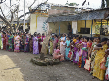 Cyclone Deaths Rise to 43 in Andhra Pradesh; Chandrababu Naidu Leaves for Hyderabad