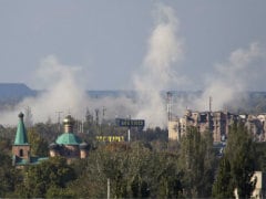 Ukrainian Rebels Keep Up Attacks on Government-Held Airport in Donetsk