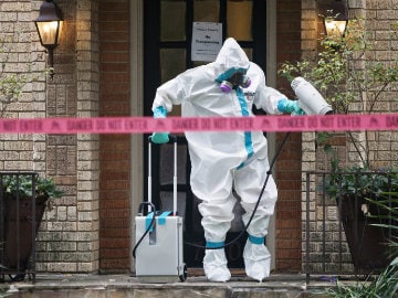 Texas Hospital Apologizes Over Handling of Ebola Case