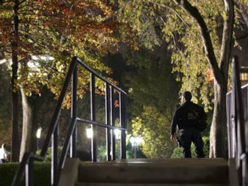 Man Apprehended After Jumping White House Fence 