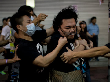 Hong Kong Clashes Break Out, Protesters Threaten to Boycott Talks