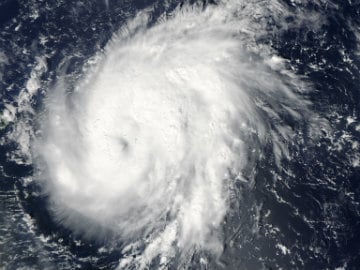 Eye of Weakening Hurricane Gonzalo Smashes Into Bermuda