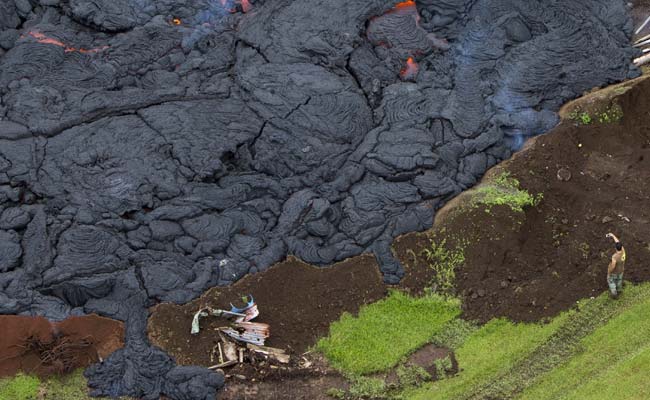 National Guard Arrives in Hawaii Town Threatened by Lava