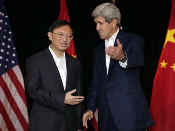 US, China Vow to Manage Rifts Ahead of Obama Visit 