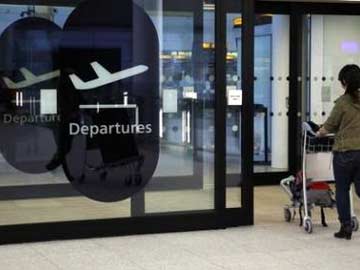 Britain Begins Ebola Screening at London's Heathrow Airport