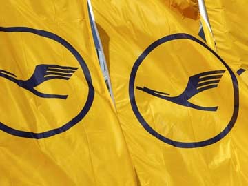 Lufthansa to Fly in World's Largest Passenger Jet to Delhi