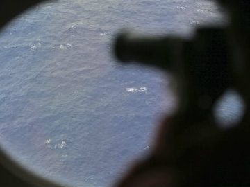 Underwater Search For Malaysian Airliner Resumes 