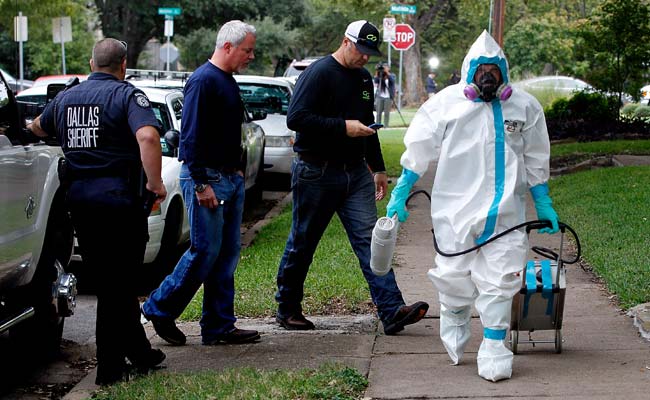 Neighborhood on Edge as Ebola Brings Worry to Dallas Doorsteps