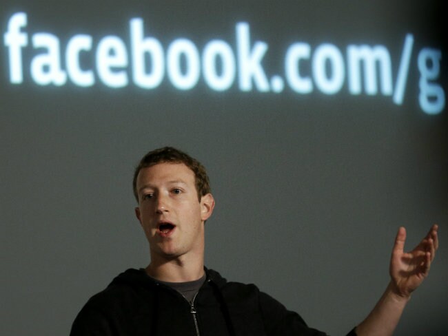 Zuckerberg, Speaking Chinese, Shows Up at Beijing Forum