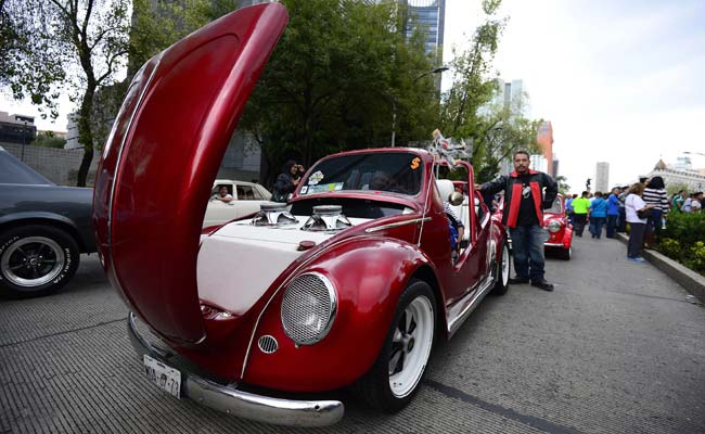 Classic Car Parade in Mexico Sets World Record