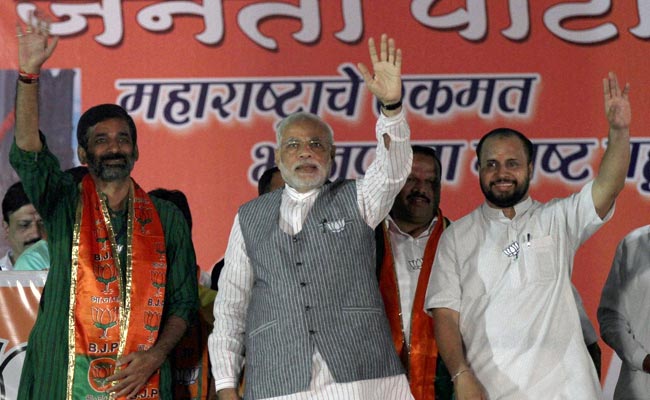 PM Modi Reviews Relief Operations in Areas Affected by Cyclone Hudhud