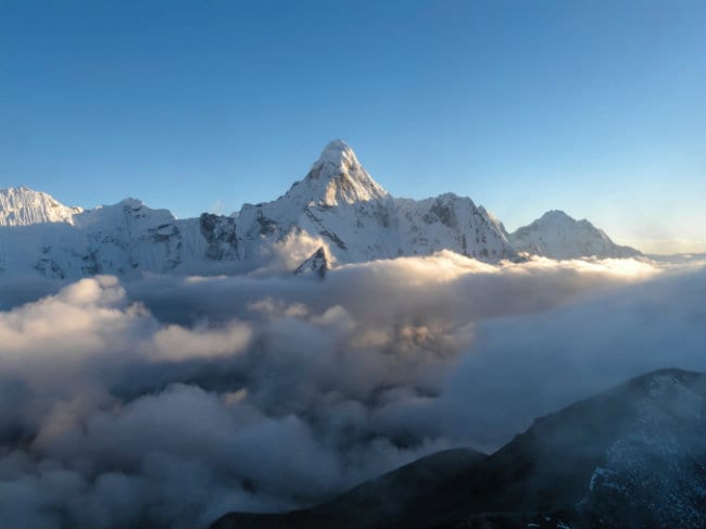 Nervous Return to Everest a Year After Deadly Avalanche