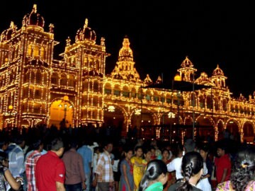 Thousands Witness Dusshera Grand Finale in Karnataka