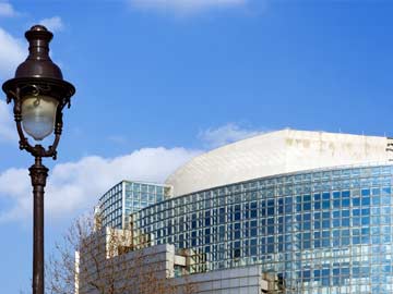 Paris Opera Expels Veiled Woman During Performance: Official