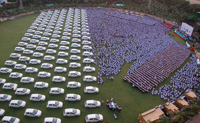 Surat diamond tycoon to give 600 cars to employees as Diwali bonus - Tv9 -  YouTube