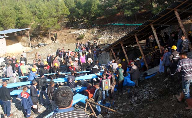 Turkey Seeks to Rescue 18 Miners Trapped by Flood