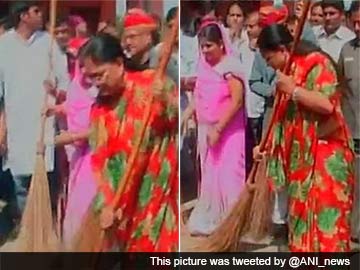 Vasundhara Raje Launches Cleanliness Drive in Rajasthan