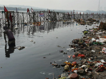 Yamuna Banks a Sorry Sight Following Durga Immersions