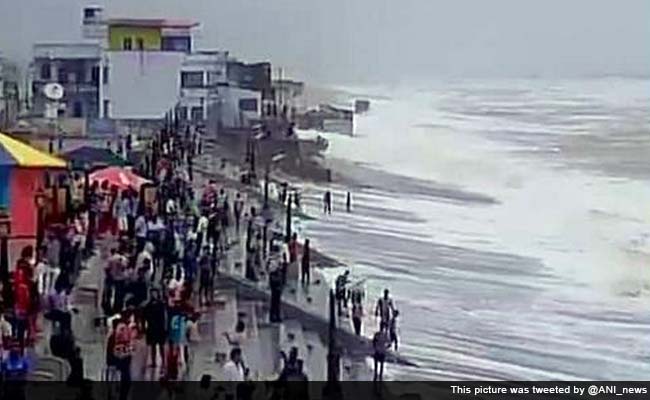 Hudhud Hits: Andhra, Odisha Cut Off as Trains, Flights Cancelled, Highway Blocked