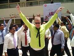 <i>Lungi</i> Dance Like a Boss: In Kerala, a Flash Mob of IT CEOs