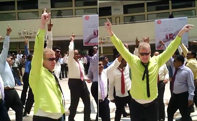 Lungi Dance Like a Boss: In Kerala, a Flash Mob of IT CEOs