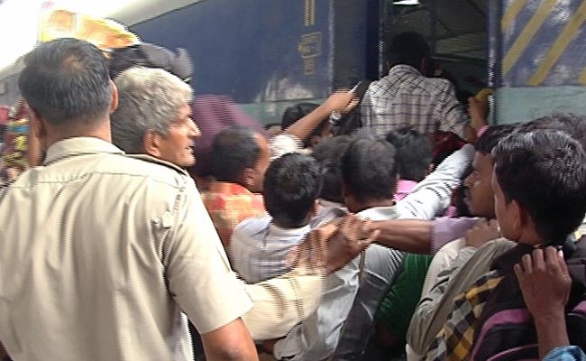 One Killed During Rush For Chhath Puja At New Delhi Railway Station