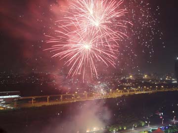 This Man Plans on Scattering His Father's Ashes Through Fireworks