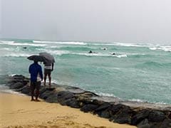 Hawaii Hit by Winds, Rain as Hurricane Veers West