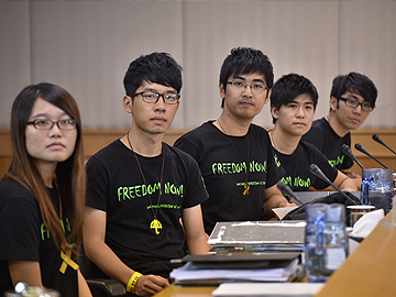 Hong Kong Government, Democracy Protest Leaders Begin Talks