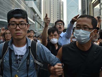 Hong Kong Protesters Clash With Masked Men at Rally Site