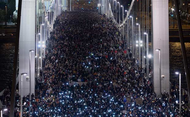 Hungary Scraps Internet Tax After Protests