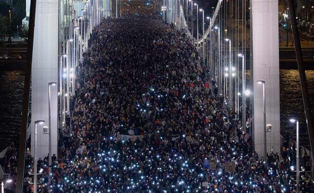 Hungary Scraps Internet Tax After Protests