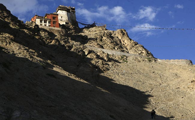 Kolkata Rickshaw-Puller Pedals His Way to Ladakh