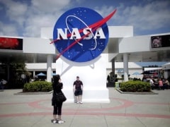 Lawsuit Seeks to Stop Boeing, SpaceX Work on NASA Space Taxi
