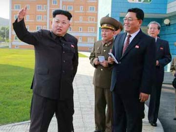 North Korea's Kim Jong-Un Hosts Banquet for Asiad Gold Medallists 