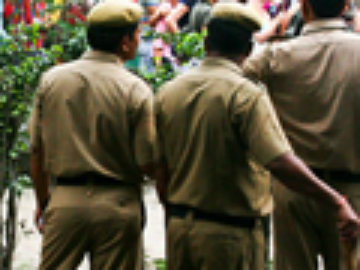 यूपी पुलिस के मुताबिक मोबाइल फोन से भी बढ़ रहे हैं रेप