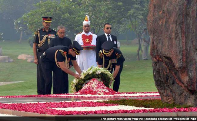Leaders Pay Tributes to Indira Gandhi on Death Anniversary