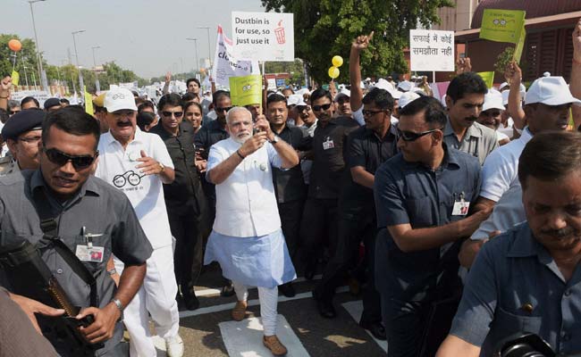 As Security Struggled to Keep Up, PM Kept Walking. To Vajpayee's Home.