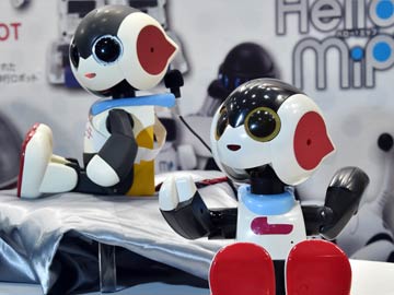 Japan Toymaker Unveils Tiny Talking, Singing Humanoid