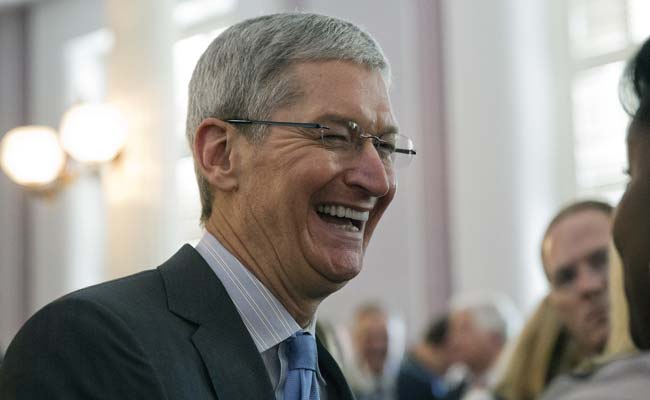 Apple Chief's Decision to Come Out 'Will Resonate'