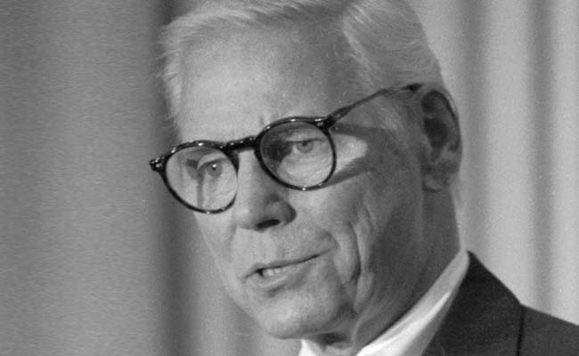 Warren Anderson, Who Led Union Carbide During Bhopal Disaster, Dies at 92