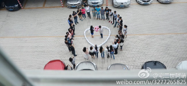 He Proposed With a Heart Made of 99 iPhone 6s. She Said No 