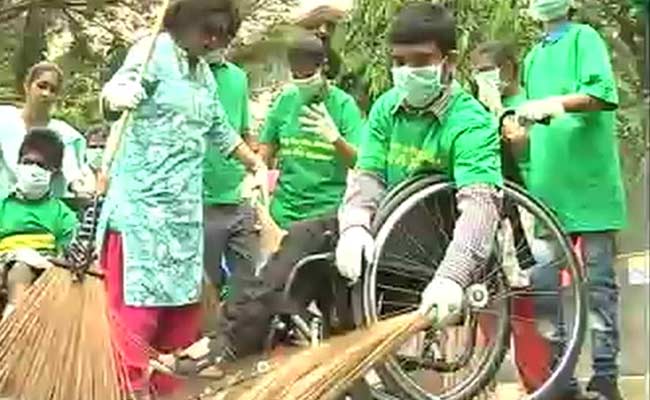 In Mumbai, ADAPT Students Join PM Modi's 'Swachh Bharat' Mission