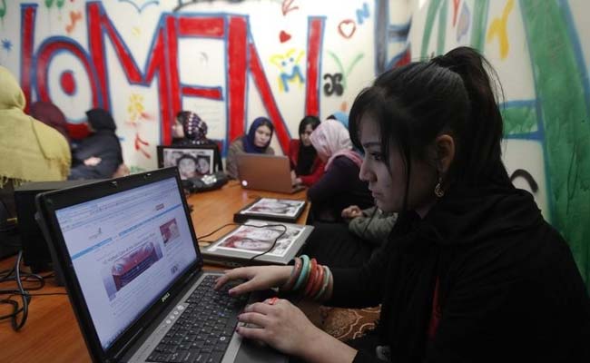 Young Afghans Go Online to Find Friendship and Love