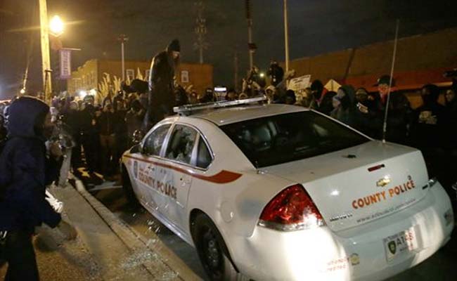 Smoke, Pepper Spray Deployed Into Ferguson Crowd 